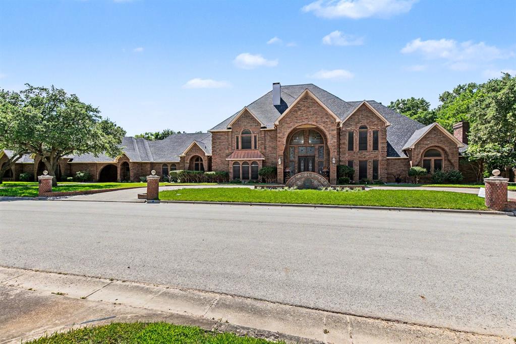 4400 Eaton Circle