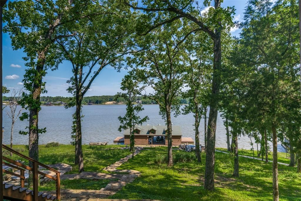 Photo of 206 Dogwood Point, Winnsboro, TX 75494 (MLS # 21182293)