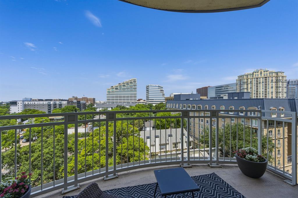 Renaissance-Turtle Crk Condos - Residential