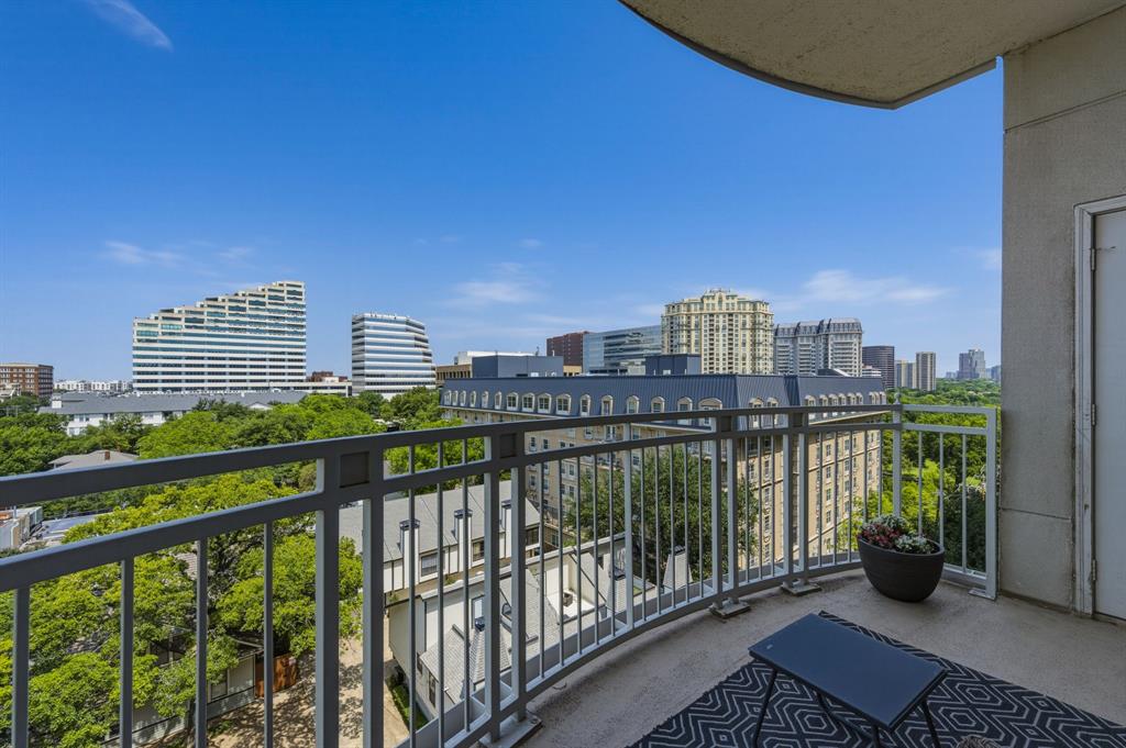 Renaissance-Turtle Crk Condos - Residential