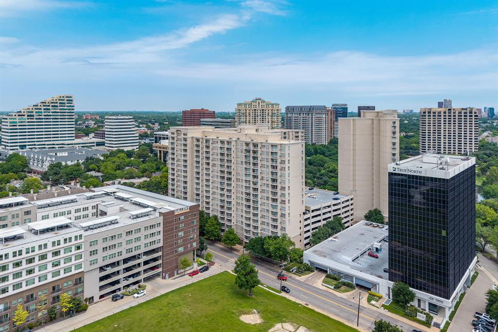 Renaissance-Turtle Crk Condos - Residential