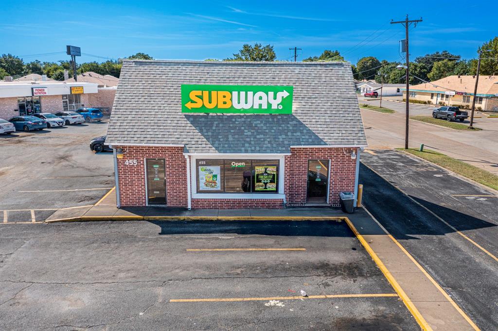 455 W Pioneer Parkway