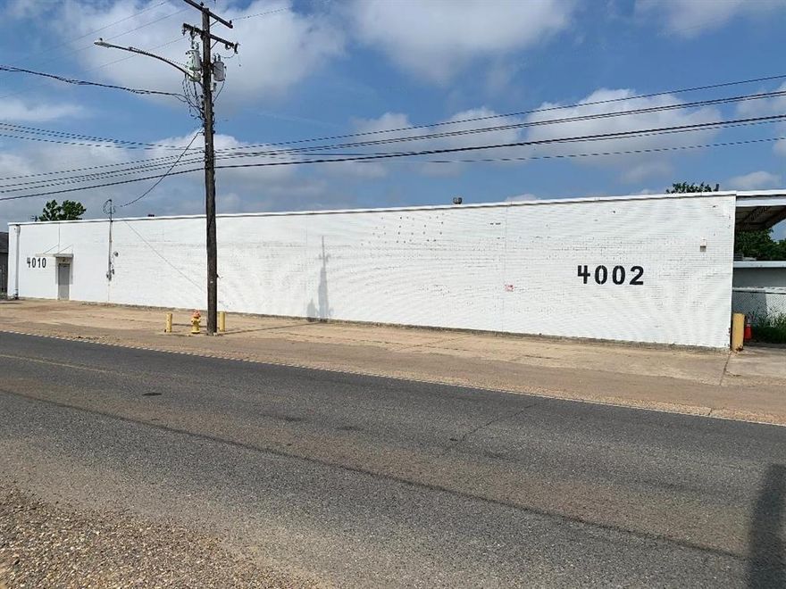 Large warehouse located in central Shreveport with over 40,000 square feet of warehouse space.  Office located in the front of the building with 2000 square feet and bathroom.  Front warehouse is 22,000 sf, and rear warehouses are 18,400 square feet with double brick exterior walls.  Loading doc. with roll up doors.