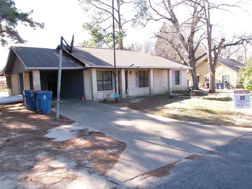 1¾-bath home located in a quiet Athens neighborhood. Situated on a large fenced double lot offering space, privacy, and future potential. Major updates include a roof replaced in 2018 and a heat pump HVAC system installed in 2023. Conveniently located near downtown shopping, restaurants, medical offices, and hospitals—ideal for homeowners or investors alike. Swimming pool to be removed before closing. Home is sold as is.