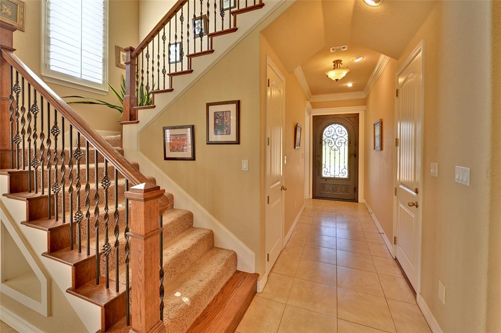 2541 Vineyard Drive