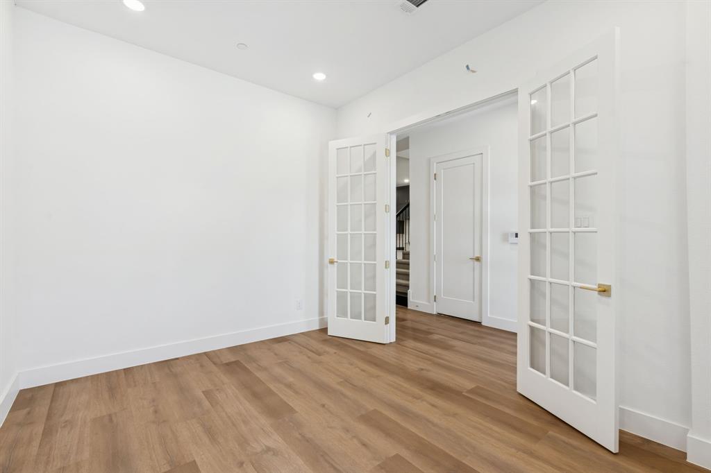 Lewisville Water's Edge II Condominium - Residential