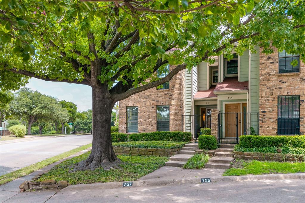 View Dallas, TX 75208 townhome