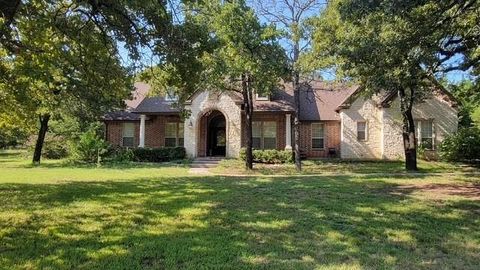 Photo of 735 Sleepy Hollow Lane, Valley View, TX 76272 (MLS # 21246095)