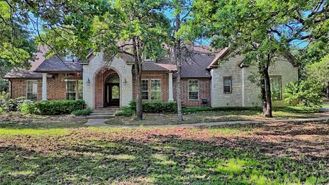 Photo of 735 Sleepy Hollow Lane, Valley View, TX 76272 (MLS # 21246095)