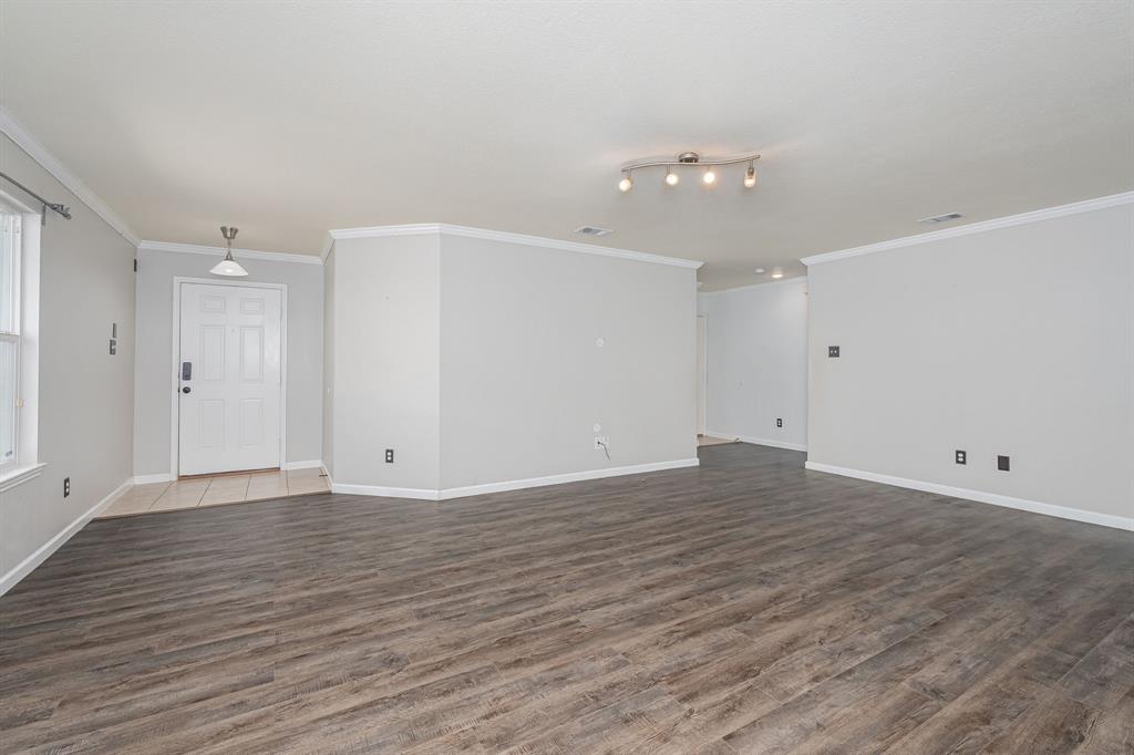 476 Eisenhower Lane