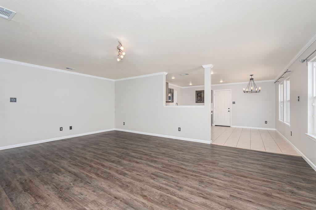 476 Eisenhower Lane