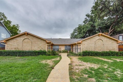 Photo of 7620 Dentcrest Drive, Dallas, TX 75254 (MLS # 21244121)