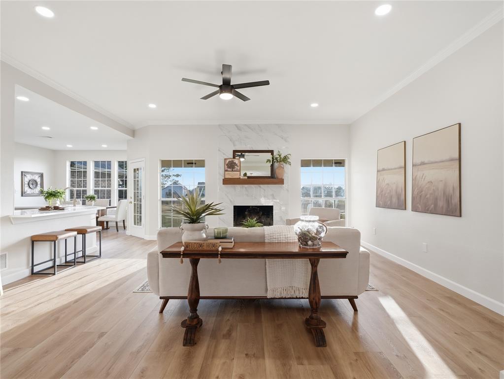 902 W Pioneer Circle