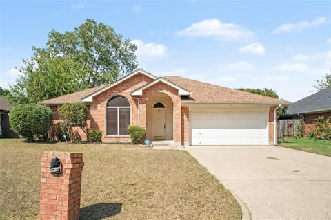 Photo of 307 Modene Avenue, Waxahachie, TX 75165 (MLS # 21407447)