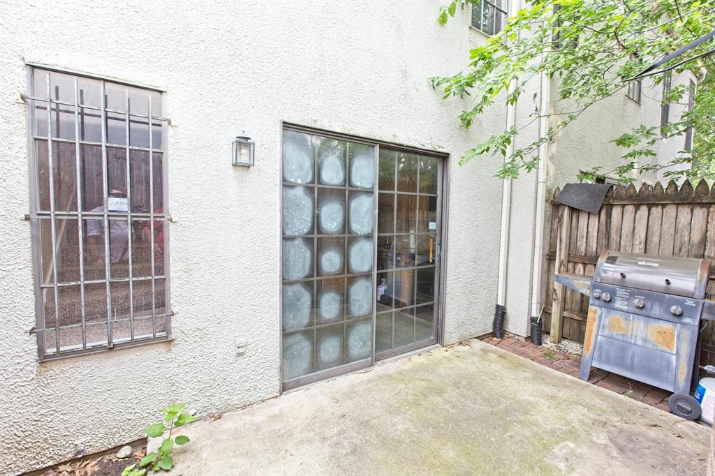 Dallas, Texas 75235, United States, 2 Bedrooms Bedrooms, ,2 BathroomsBathrooms,Residential,Active,231806