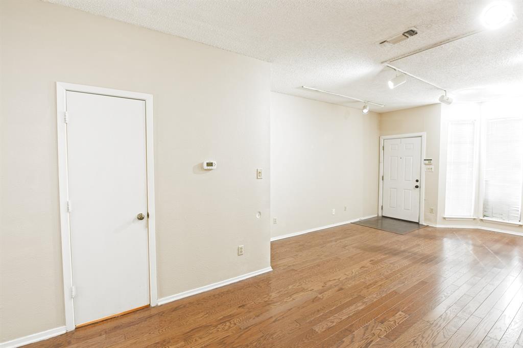 Dallas, Texas 75235, United States, 2 Bedrooms Bedrooms, ,2 BathroomsBathrooms,Residential,Active,231806