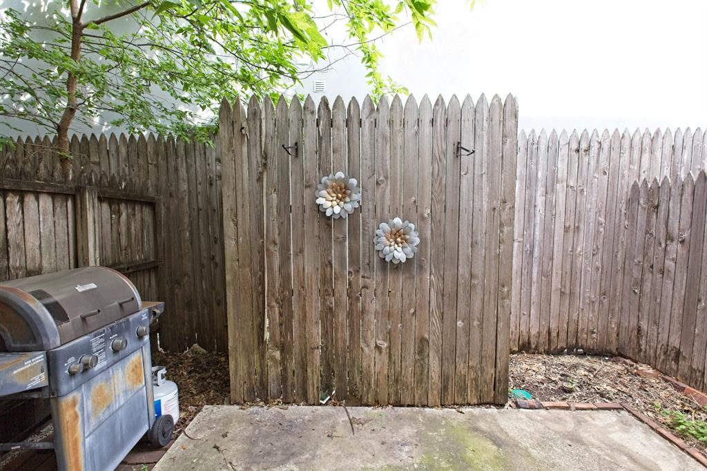 Dallas, Texas 75235, United States, 2 Bedrooms Bedrooms, ,2 BathroomsBathrooms,Residential,Active,231806