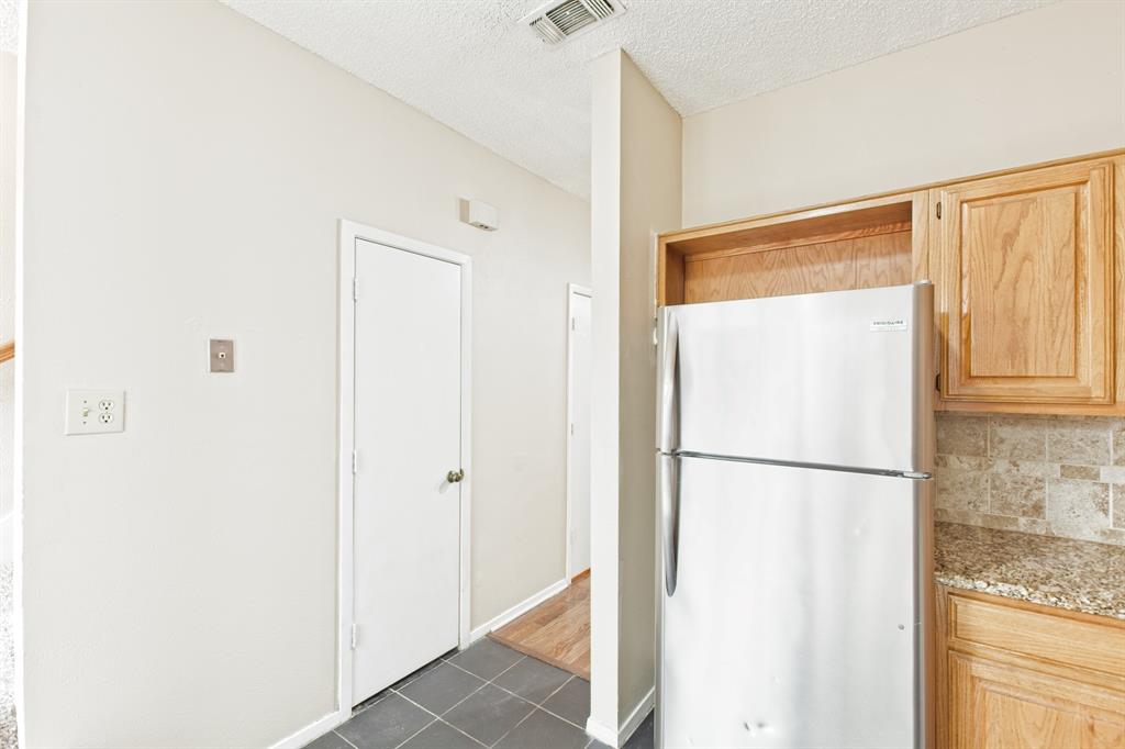 Dallas, Texas 75235, United States, 2 Bedrooms Bedrooms, ,2 BathroomsBathrooms,Residential,Active,231806