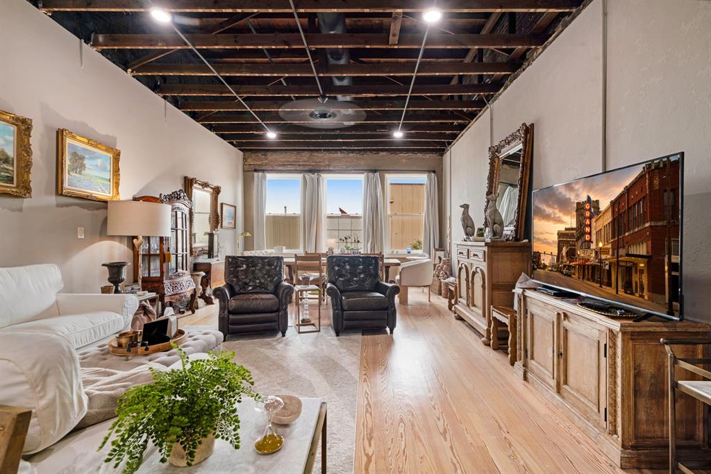 121-125 Lamar Avenue