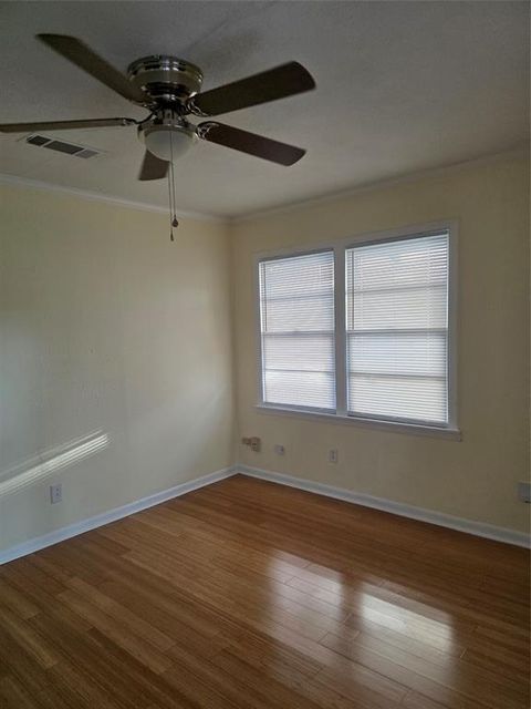 Tiny photo for 810 Elmwood Street, Shreveport, LA 71104 (MLS # 21198513)