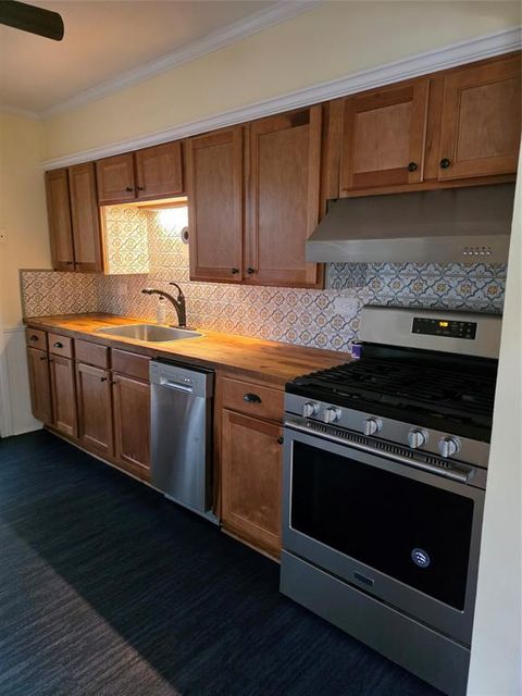 Tiny photo for 810 Elmwood Street, Shreveport, LA 71104 (MLS # 21198513)