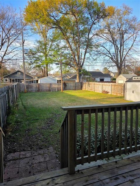 Tiny photo for 810 Elmwood Street, Shreveport, LA 71104 (MLS # 21198513)