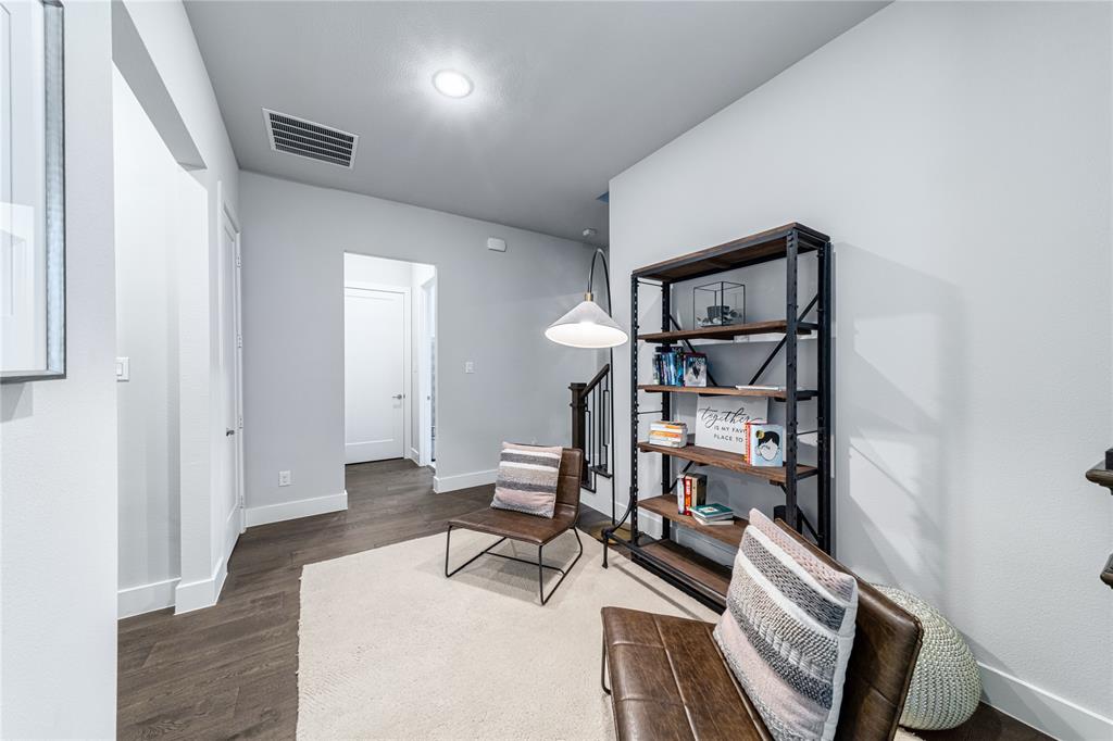 31 Dallas Square #2 - Residential