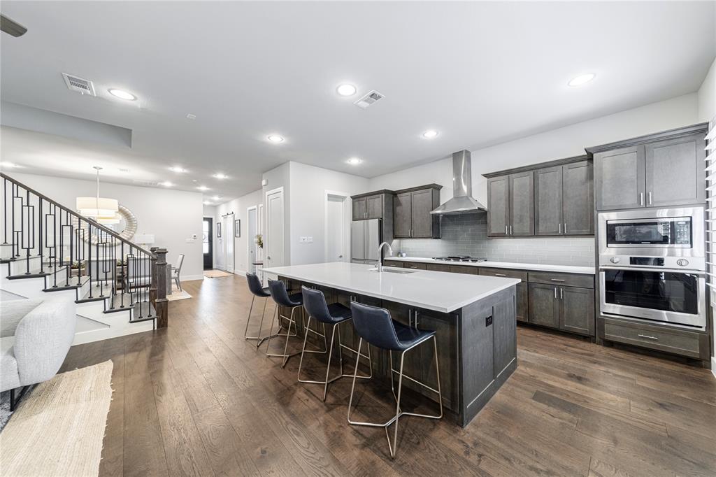31 Dallas Square #2 - Residential