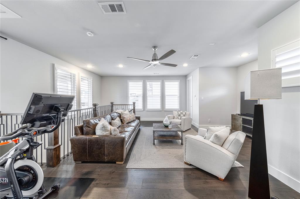 31 Dallas Square #2 - Residential