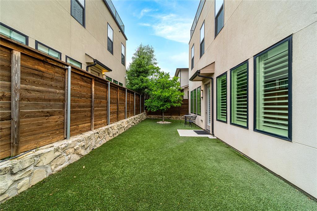 31 Dallas Square #2 - Residential