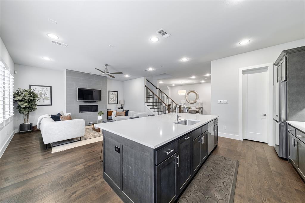 31 Dallas Square #2 - Residential