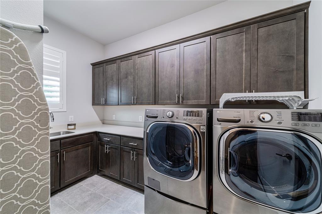 31 Dallas Square #2 - Residential