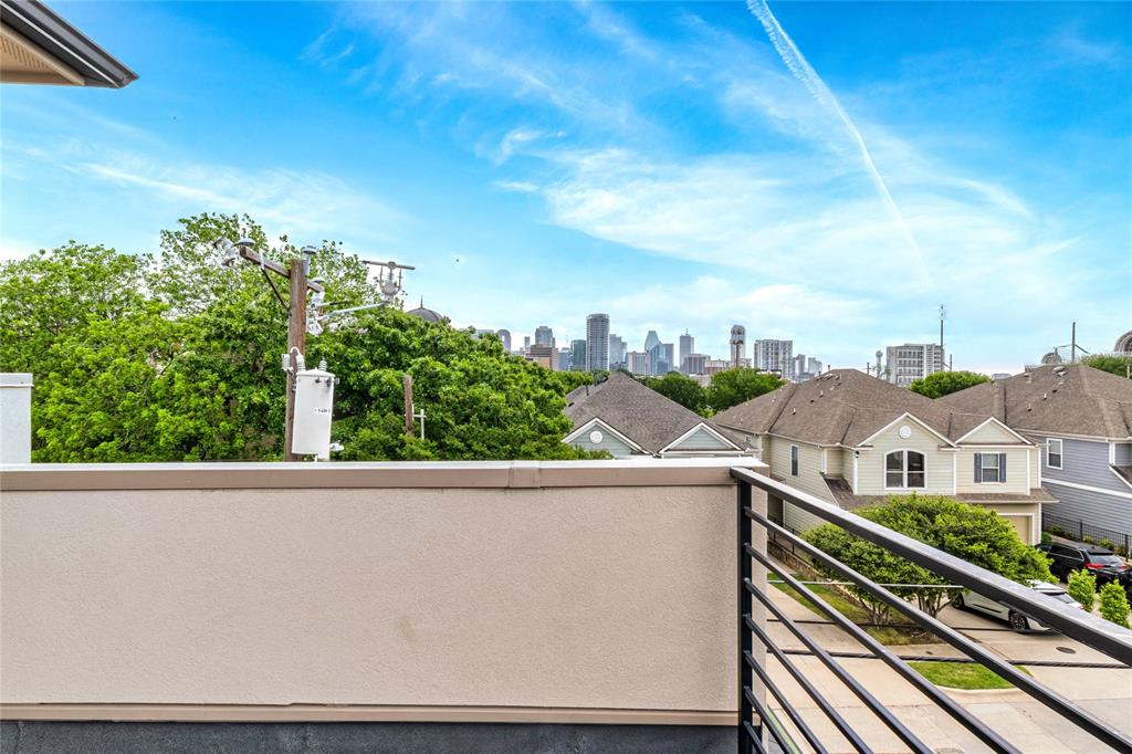31 Dallas Square #2 - Residential