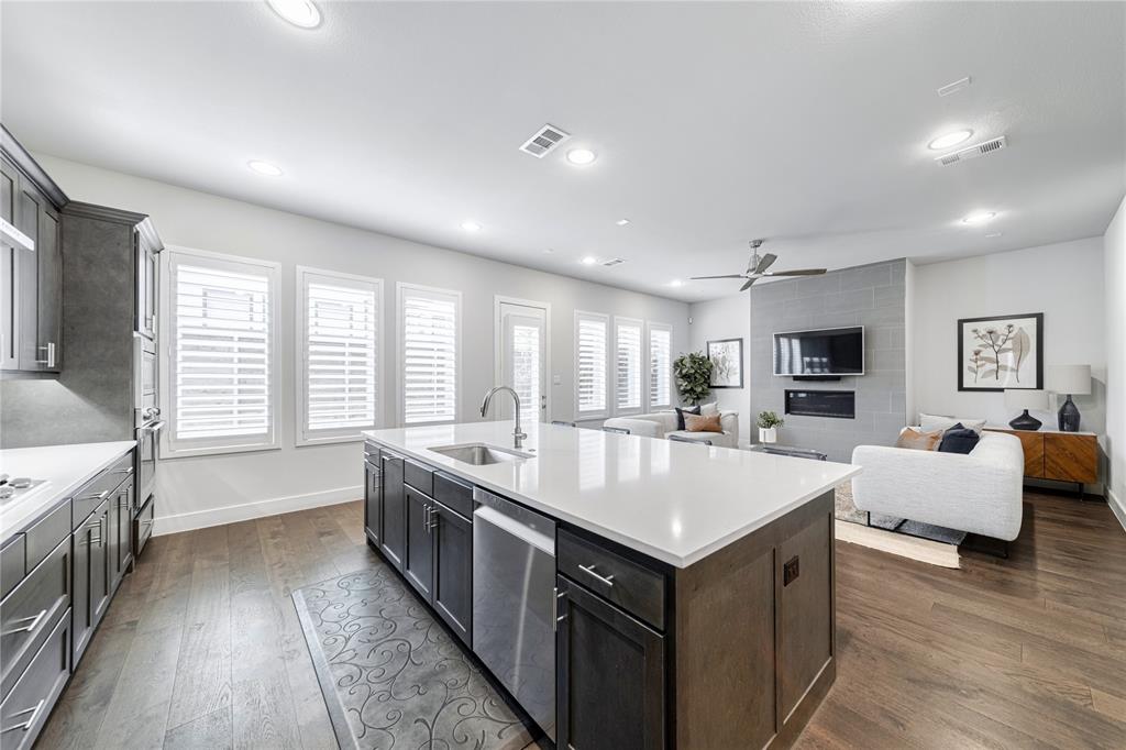 31 Dallas Square #2 - Residential
