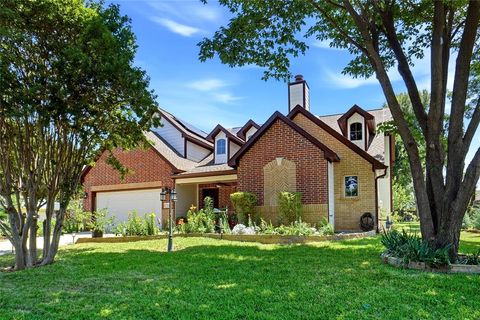 Photo of 726 Forest Street, Grapevine, TX 76051 (MLS # 21268457)