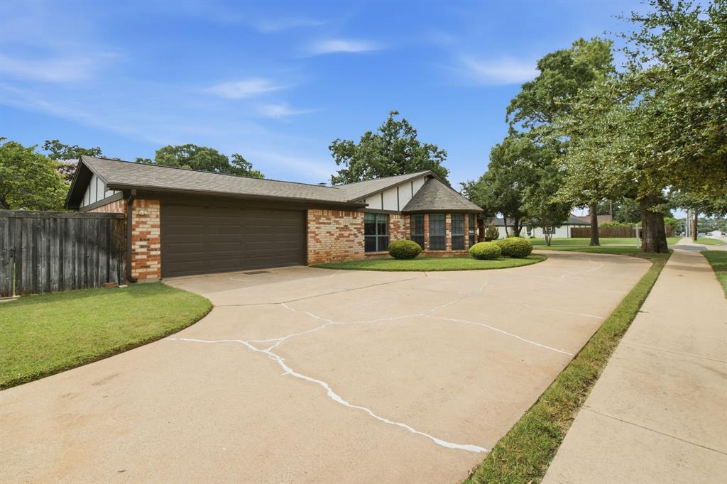 521 W Louella Drive