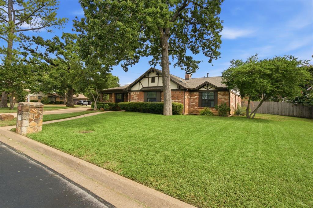 521 W Louella Drive
