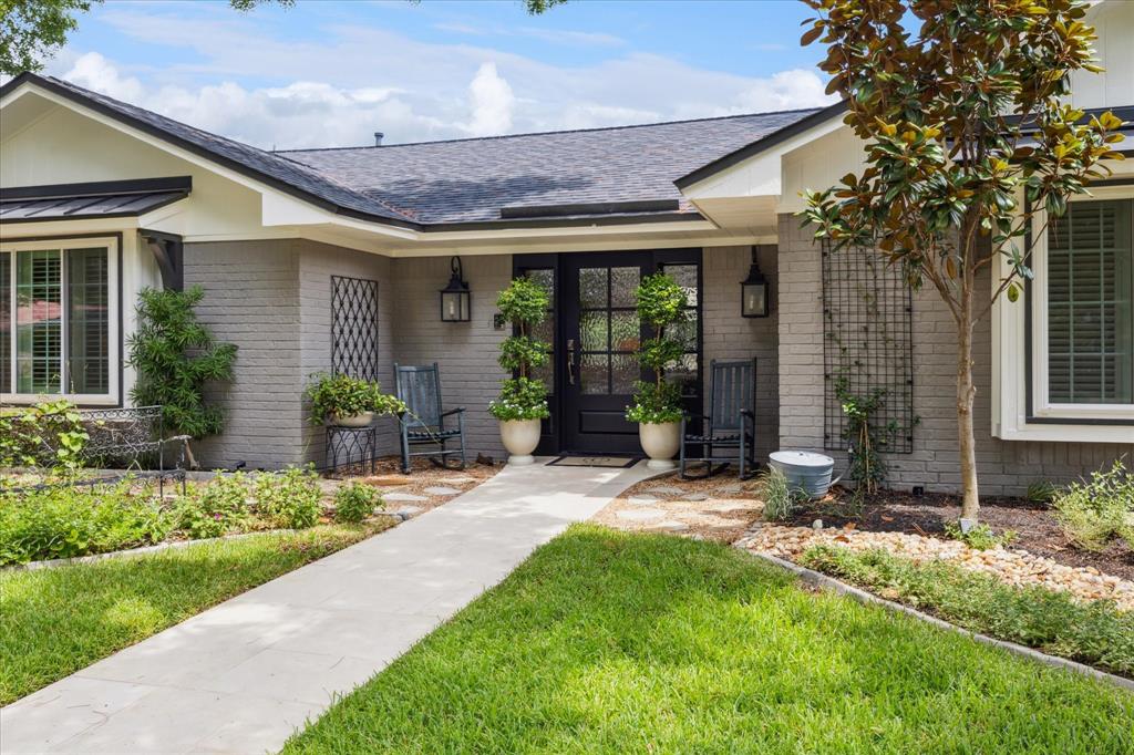 1505 Waltham Court