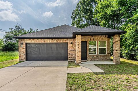 Photo of 904 S Catherine Street, Terrell, TX 75160 (MLS # 21252674)