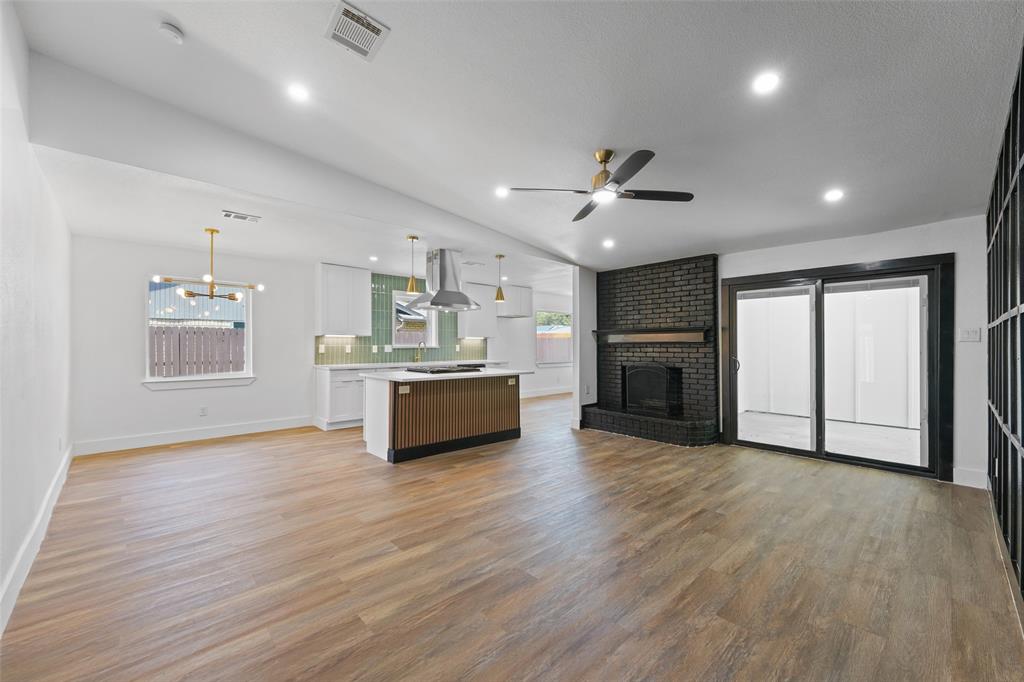 3347 Royal Lane