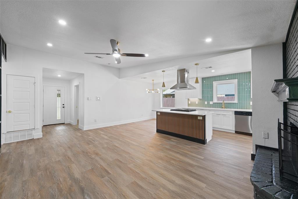 3347 Royal Lane