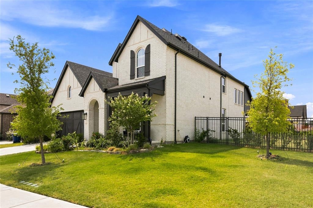 6817 Tadpole Trail