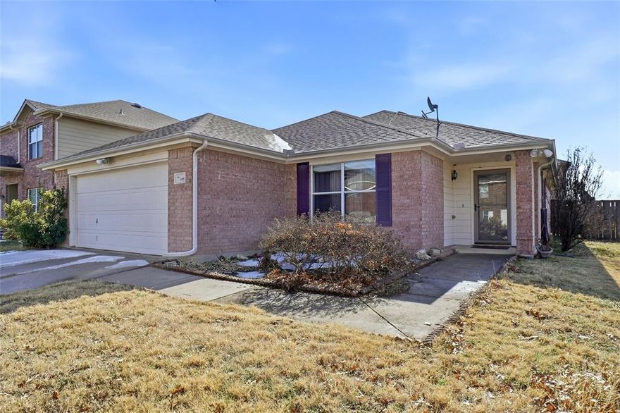 No HOA! This 3-bedroom, 2-bath home is ready for you to come put your own stamp on it. Located in a quiet neighborhood in Ponder and close to the park, this home offers a nice open living area and a split floor plan with the primary bedroom separate from the secondary bedrooms. The laundry room features plenty of shelving for storage. Ponder is a wonderful town to raise a family with small-town charm and community feel.