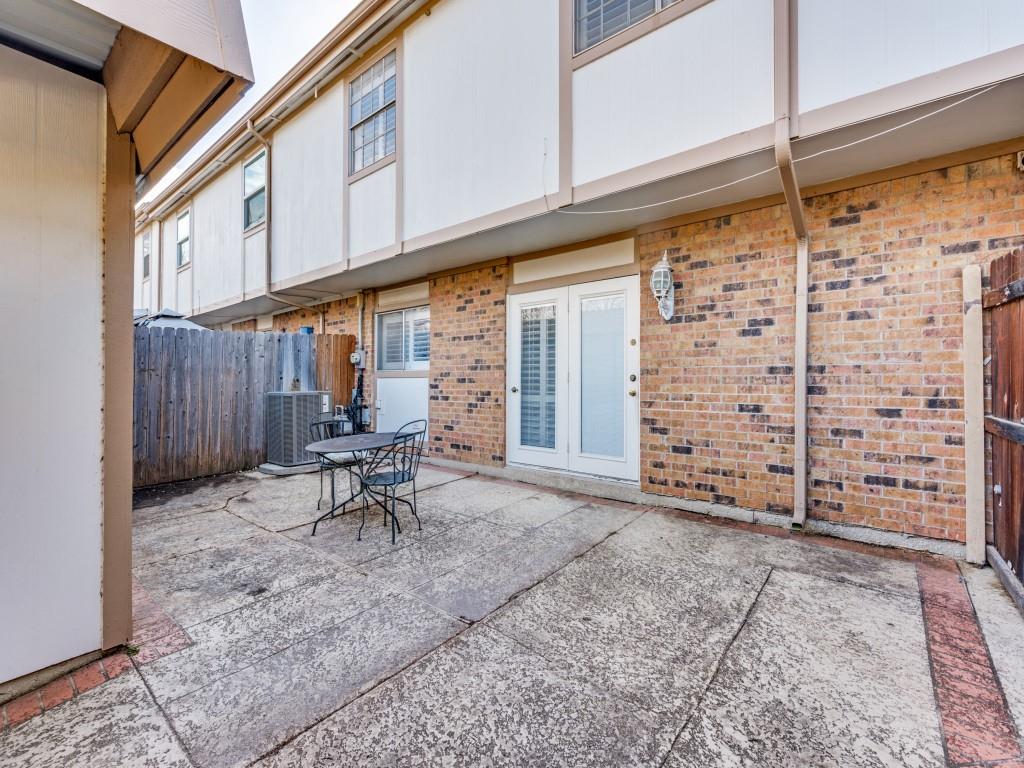 Arlington Downs Twnhs - Residential