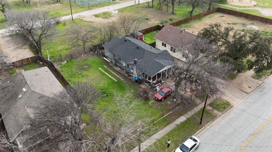 Great chance to build in the popular Uptown Historic Samuels area of Fort Worth, just 1 mile from Downtown and 2 miles from the Stockyards. This lot has easy access to I-35, 121, I-30, and 287, and is close to Trinity Trails, good restaurants, and shopping. Zoned “D” and part of the Downtown Urban Design District, it allows up to 32 units per acre. The city says you may be able to build 4–5 units here, depending on the final plat. Survey is available.