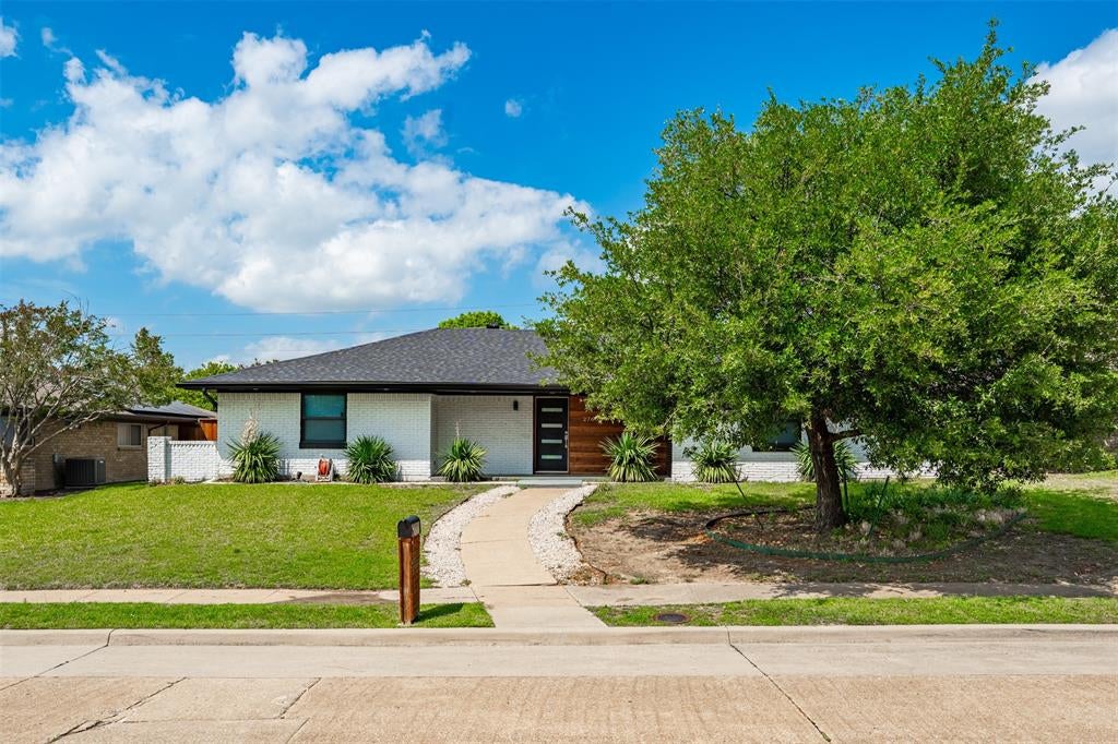 2760 N Hillbrier Circle