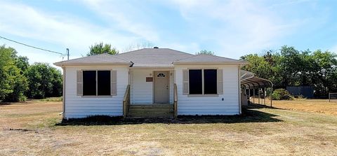 Photo of 105 Windsor Street, Lone Oak, TX 75453 (MLS # 21310874)