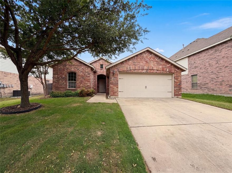 Imagine 1124 Terrace View Dr, arranged for everyday practicality and comfort. The kitchen is equipped with all stainless steel appliances, an accent backsplash, and a functional island. The primary bathroom includes double sinks and a relaxing jacuzzi tub. Outside, a covered patio extends to a fully fenced in backyard. This property blends modern function with relaxation. This home has been virtually staged to illustrate its potential.. Home comes with a 100-Day Home Warranty and a 7-Day Home Test Drive to move in 7 days early for free