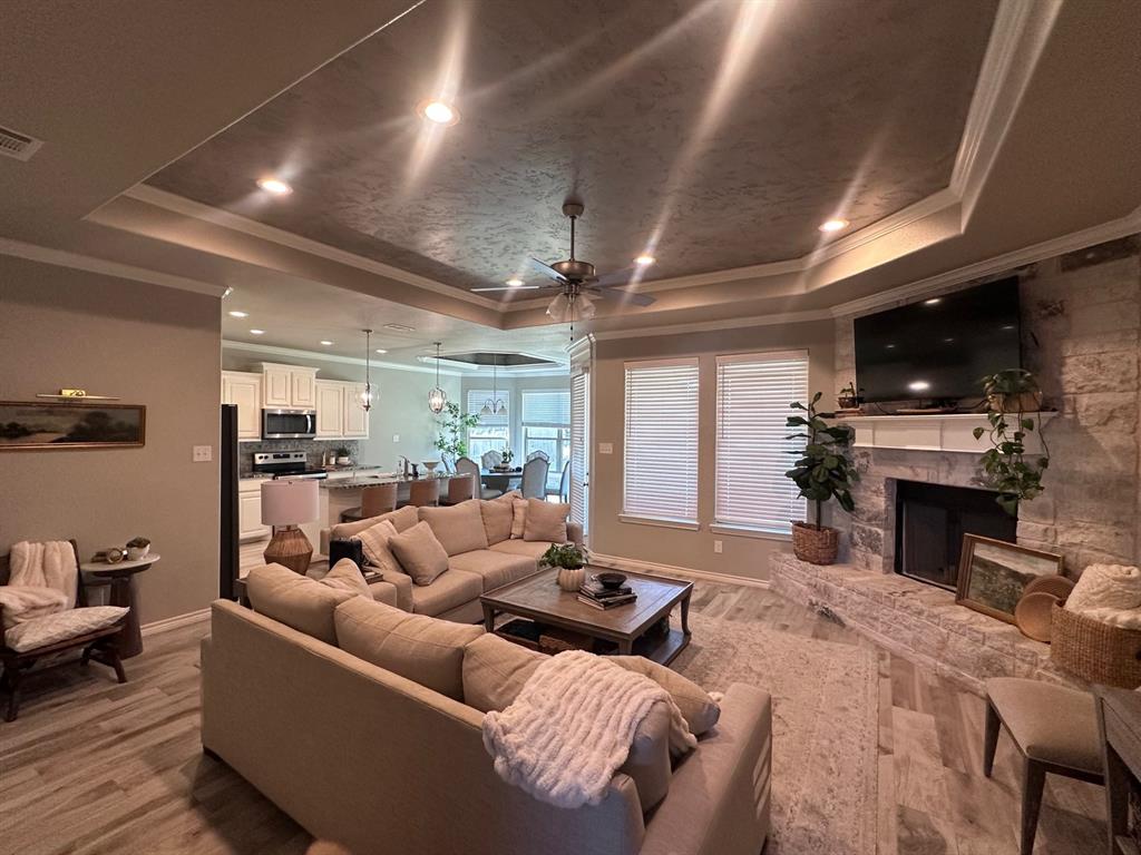 Granbury, Texas 76049, United States, 4 Bedrooms Bedrooms, ,2 BathroomsBathrooms,Residential,Active,226163