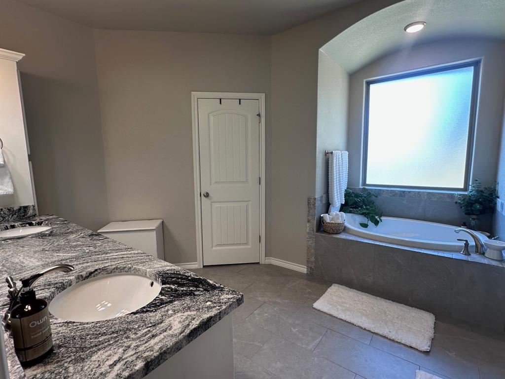 Granbury, Texas 76049, United States, 4 Bedrooms Bedrooms, ,2 BathroomsBathrooms,Residential,Active,226163